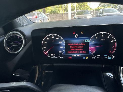 Used 2025 Mercedes-Benz GLA 250 4MATIC image 16