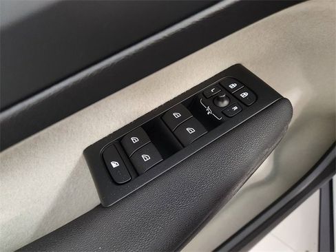 New 2026 Volvo XC40 B5 Plus w/ Protection Package Premier image 23