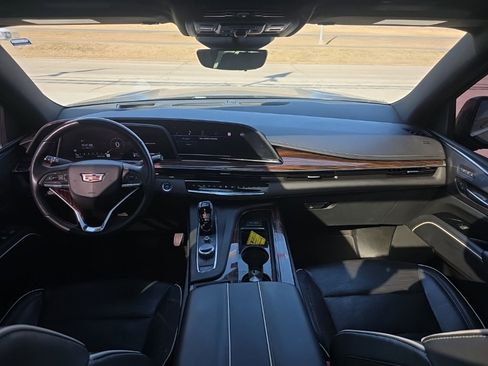 Used 2023 Cadillac Escalade Premium Luxury image 16