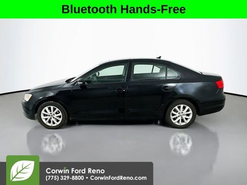 Used 2011 Volkswagen Jetta SE FWD image 4