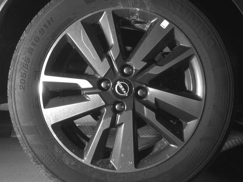 Used 2025 Nissan Versa SV FWD image 15