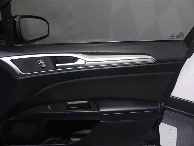 Used 2019 Ford Fusion SE FWD image 18