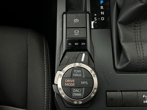 Used 2025 Toyota Tacoma TRD Off-Road image 22