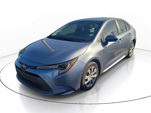 Used 2023 Toyota Corolla LE FWD image 3