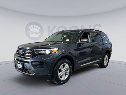 Used 2023 Ford Explorer XLT image 1