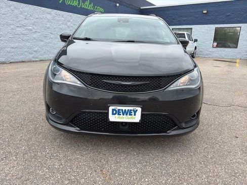 Used 2019 Chrysler Pacifica Touring-L Plus w/ Advanced Safetytec Group FWD image 8