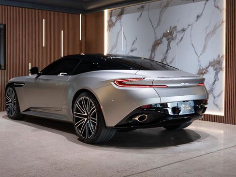 Used 2024 Aston Martin DB12 Coupe RWD image 5