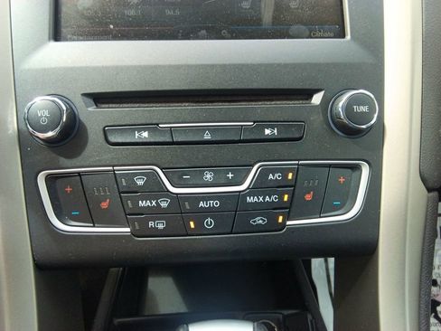 Used 2016 Ford Fusion SE w/ Equipment Group 202A FWD image 22