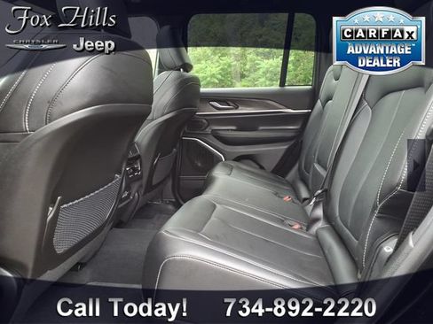 Used 2024 Jeep Grand Cherokee Limited AWD/4WD image 11