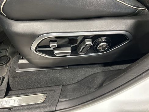 Used 2025 Jeep Grand Cherokee L Summit w/ Obsidian Package image 10