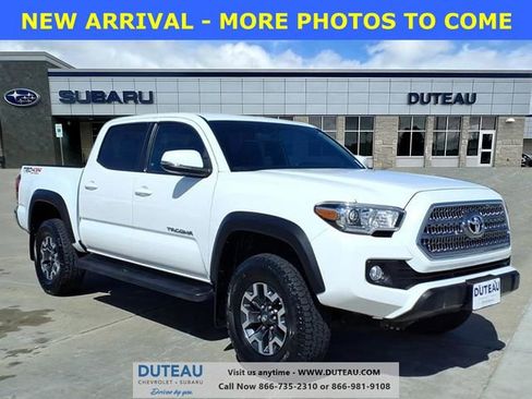 Used 2017 Toyota Tacoma TRD Off-Road w/ Tow Package (A/T) image 1