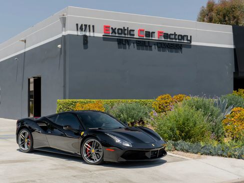 Used 2018 Ferrari 488 GTB RWD image 1