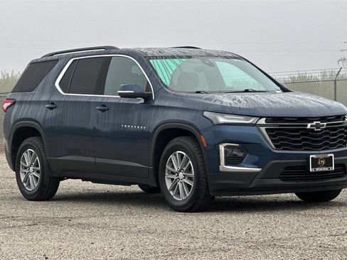 Used 2022 Chevrolet Traverse LT w/ LPO, Black Accent Package image 2
