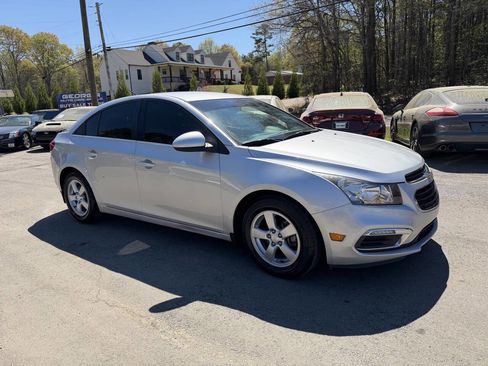 Used 2016 Chevrolet Cruze LT w/ Technology Package image 3