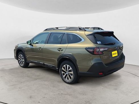 Used 2025 Subaru Outback Premium AWD/4WD image 3