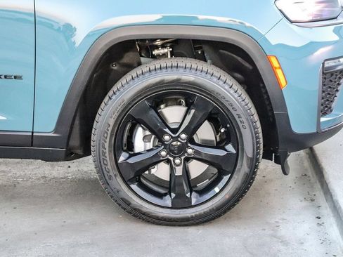 New 2026 Jeep Grand Cherokee L Limited w/ Limited Altitude Package AWD/4WD image 11