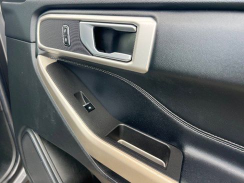 Used 2023 Ford Explorer XLT w/ Equipment Group 202A RWD image 15