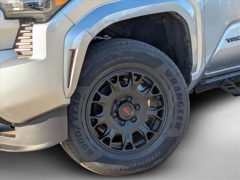 Used 2025 Toyota Tacoma SR5 AWD/4WD image 10