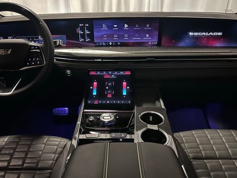 Used 2025 Cadillac Escalade V image 14