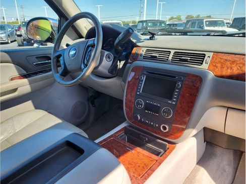 Used 2008 Chevrolet Avalanche LTZ w/ LTZ Preferred Equipment Group AWD/4WD image 4