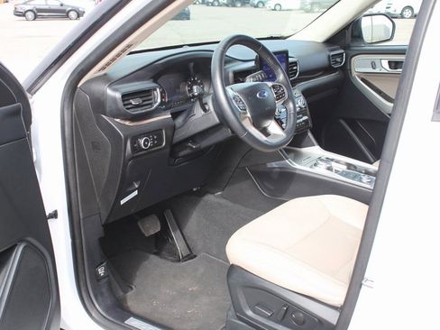 Used 2024 Ford Explorer Limited image 13