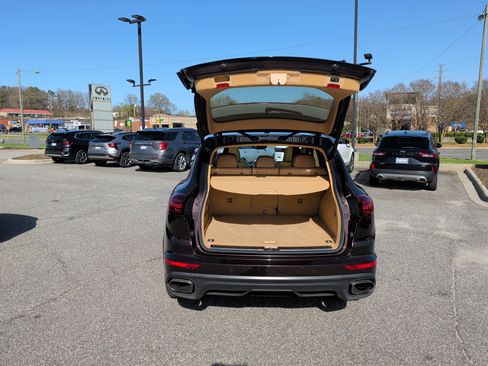 Used 2017 Porsche Cayenne Platinum Edition image 15