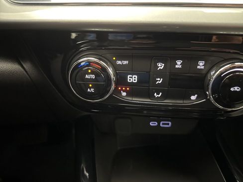 Used 2025 Chevrolet Trax LT w/ LT Convenience Package FWD image 25