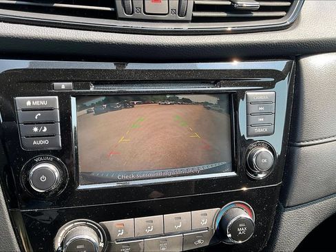 Used 2018 Nissan Rogue S AWD/4WD image 21