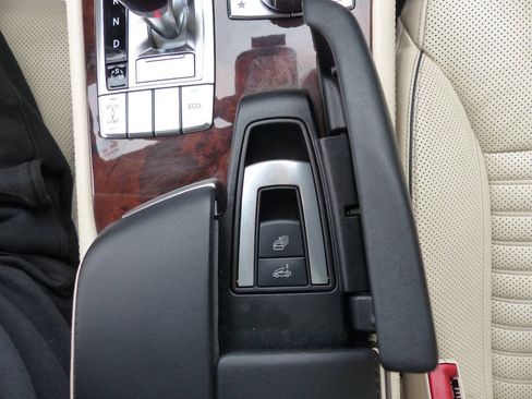 Used 2014 Mercedes-Benz SL 550 image 47