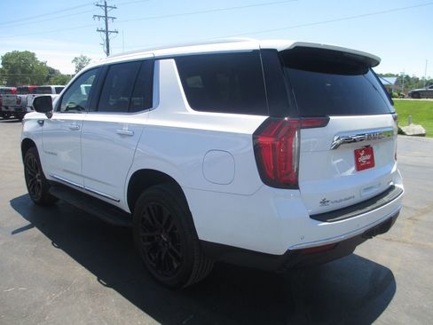 Used 2023 GMC Yukon SLT AWD/4WD image 9