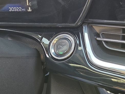 Used 2025 Chevrolet Trax RS w/ Driver Confidence Package FWD image 32