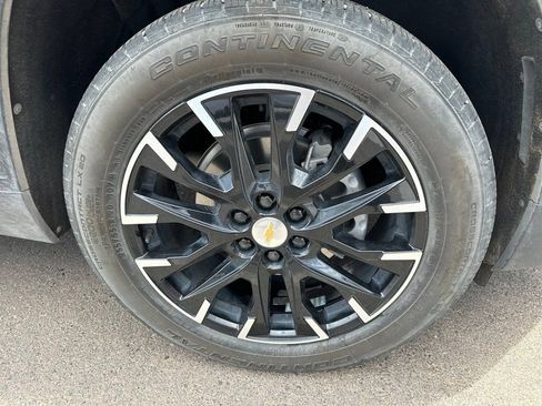 Used 2025 Chevrolet Traverse LT w/ Sun and Wheel Package FWD image 8