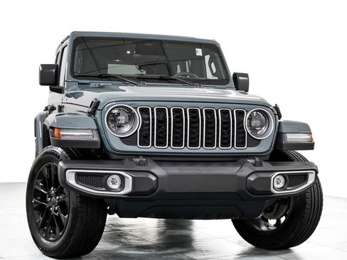 Used 2025 Jeep Wrangler Unlimited Sahara AWD/4WD image 3
