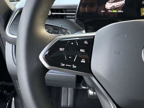 New 2025 Volkswagen ID. Buzz Pro S Plus image 32