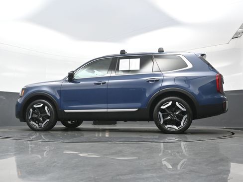 Used 2024 Kia Telluride S w/ S Sunroof Package FWD image 30