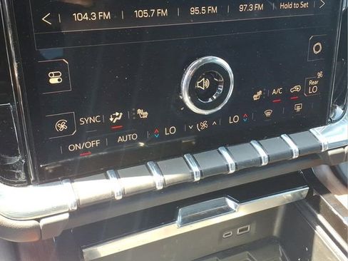 Used 2025 GMC Yukon Denali AWD/4WD image 10