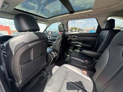 Used 2023 Kia Sorento SX AWD/4WD image 17