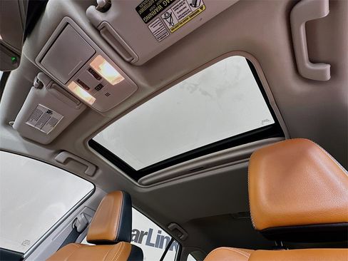 Used 2017 Toyota RAV4 Platinum image 27