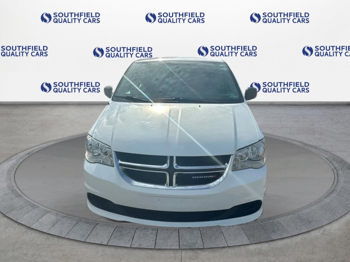 Used 2016 Dodge Grand Caravan American Value Package w/ UConnect Hands-Free Group FWD image 9