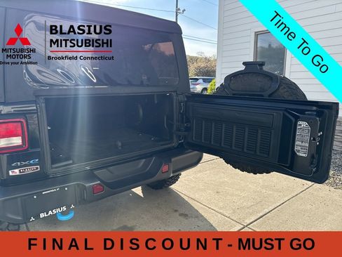 Used 2023 Jeep Wrangler Unlimited w/ Cold Weather Group AWD/4WD image 9
