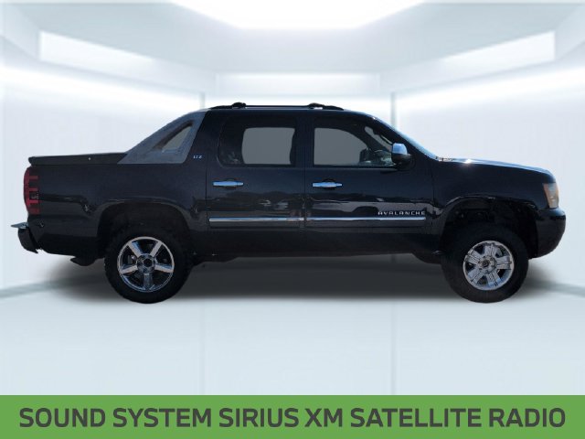 Used 2011 Chevrolet Avalanche LTZ RWD image 7