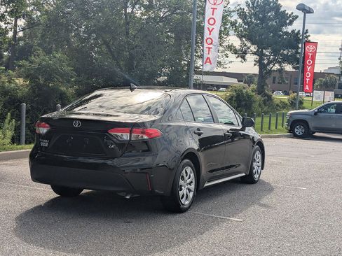 Certified 2025 Toyota Corolla LE FWD image 3