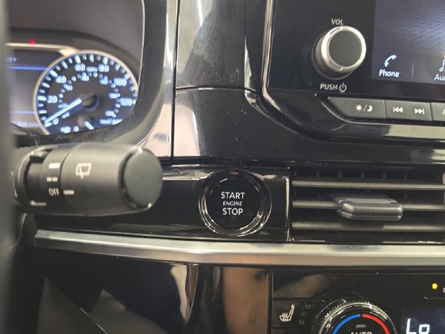 Used 2025 Nissan Pathfinder SV AWD/4WD image 30
