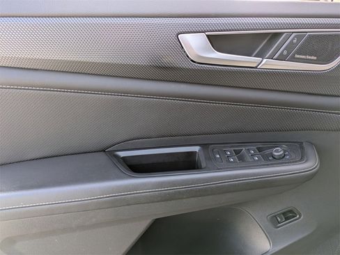 Used 2024 Volkswagen Atlas Cross Sport SEL Premium R-Line image 10