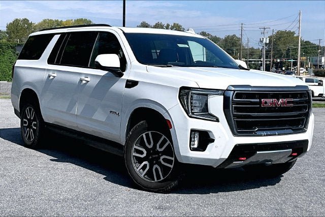 Used 2023 GMC Yukon XL AT4 w/ Technology Package AWD/4WD image 2