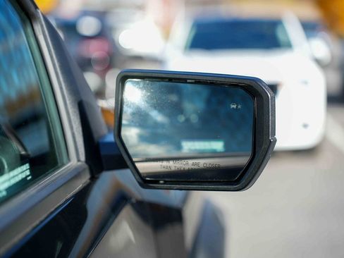 Used 2025 Chevrolet Colorado ZR2 w/ Midnight Edition image 12