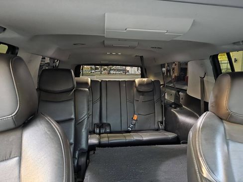 Used 2019 Cadillac Escalade ESV Luxury image 17