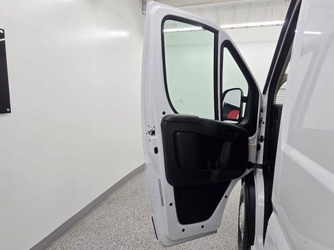 Used 2025 RAM ProMaster 2500 w/ Convenience Group FWD image 21