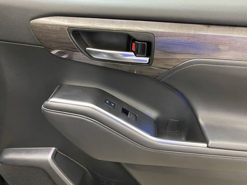 Used 2022 Toyota Highlander Platinum image 42