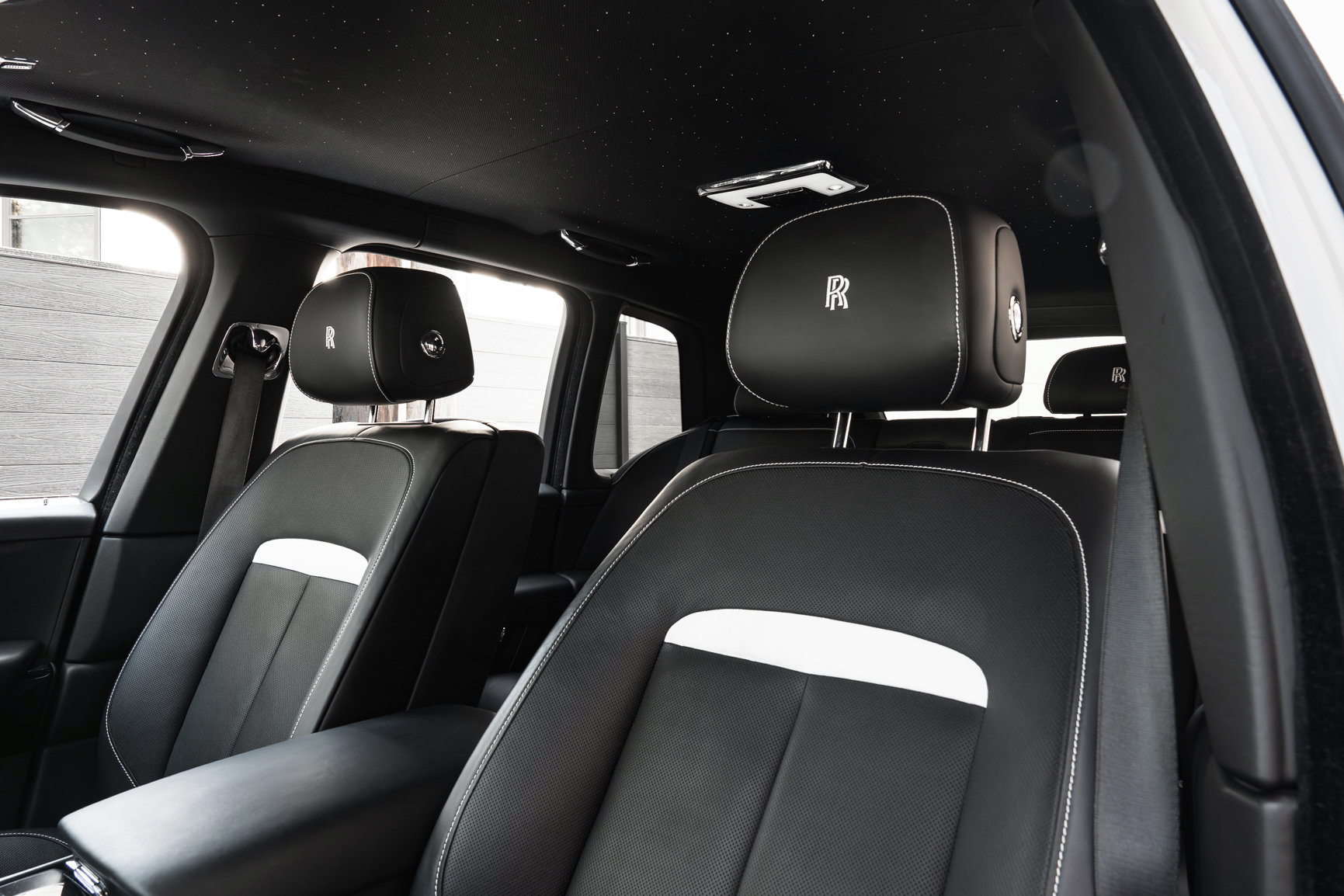 Used 2023 Rolls-Royce Cullinan w/ Technology Package AWD/4WD image 38